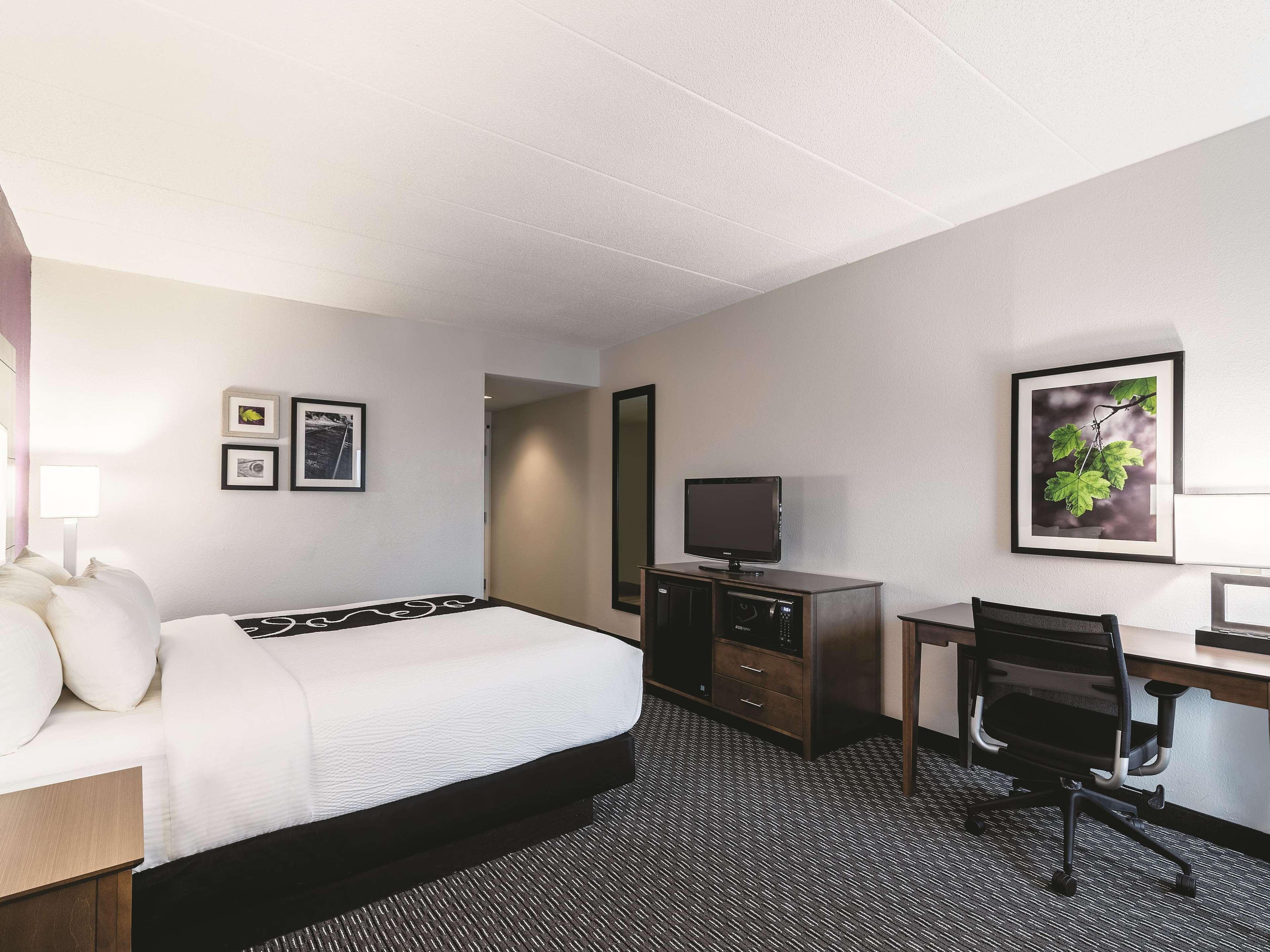La Quinta By Wyndham Salem Nh Hotel Bagian luar foto