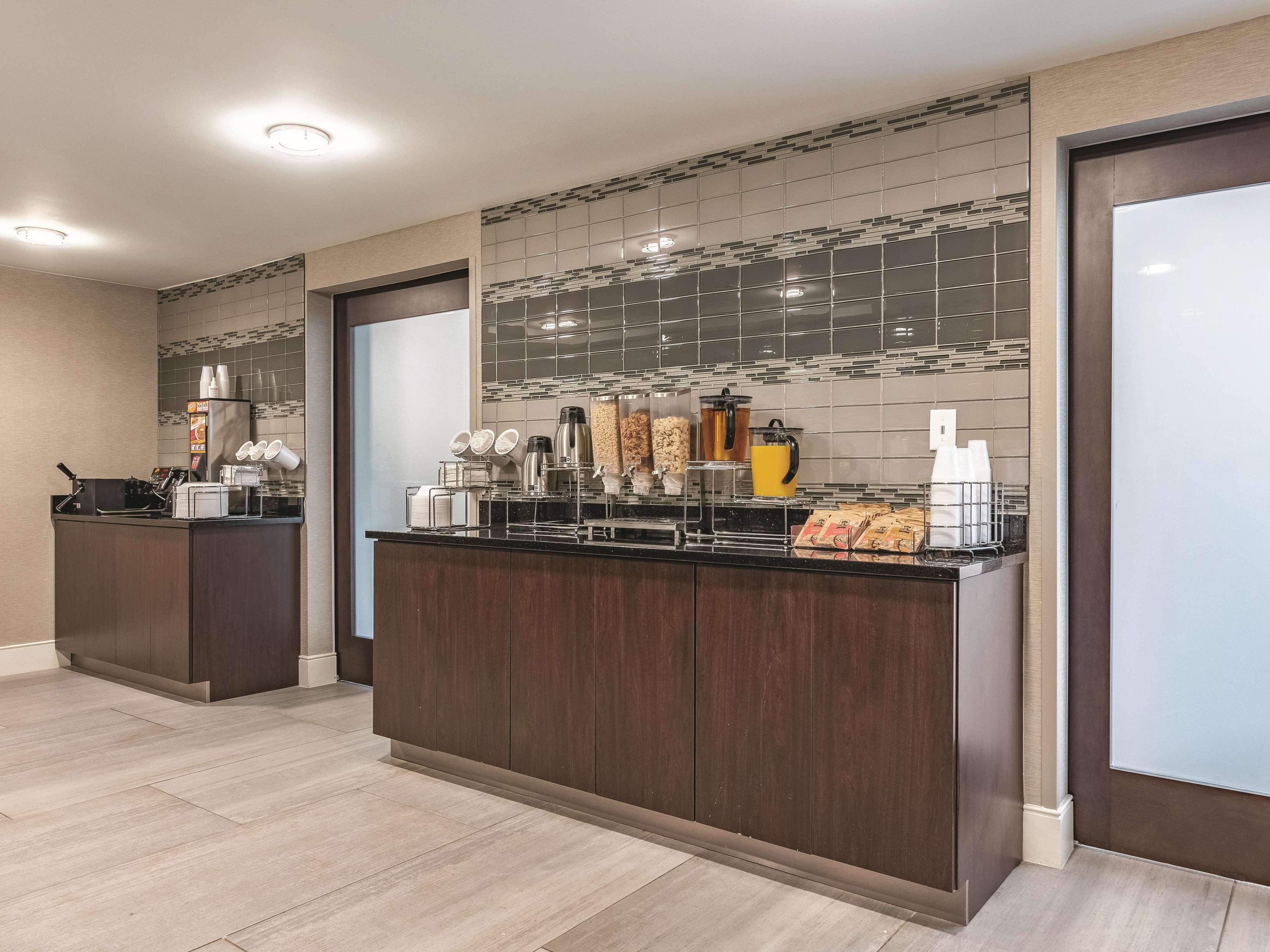 La Quinta By Wyndham Salem Nh Hotel Bagian luar foto